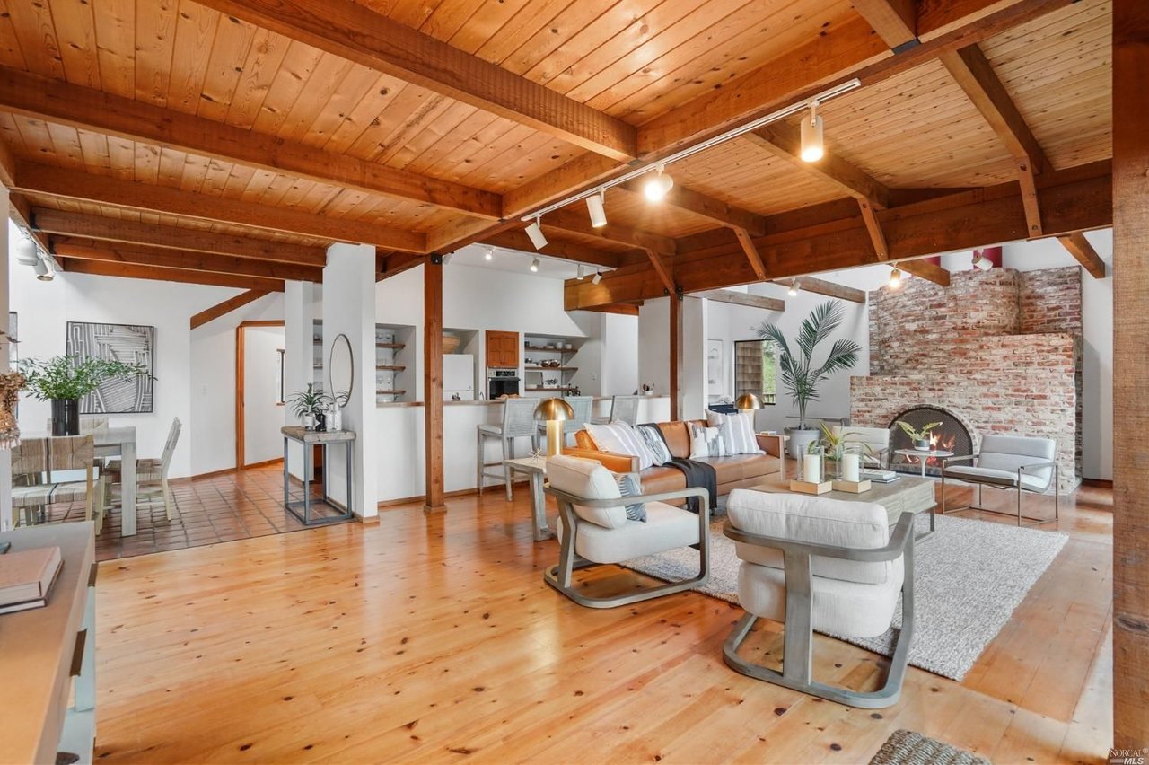 260 Sunset Way