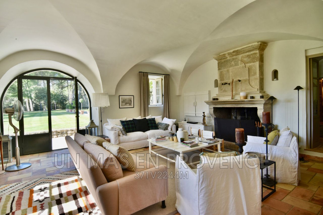 Beautiful Home in Provence with Garden and Pool