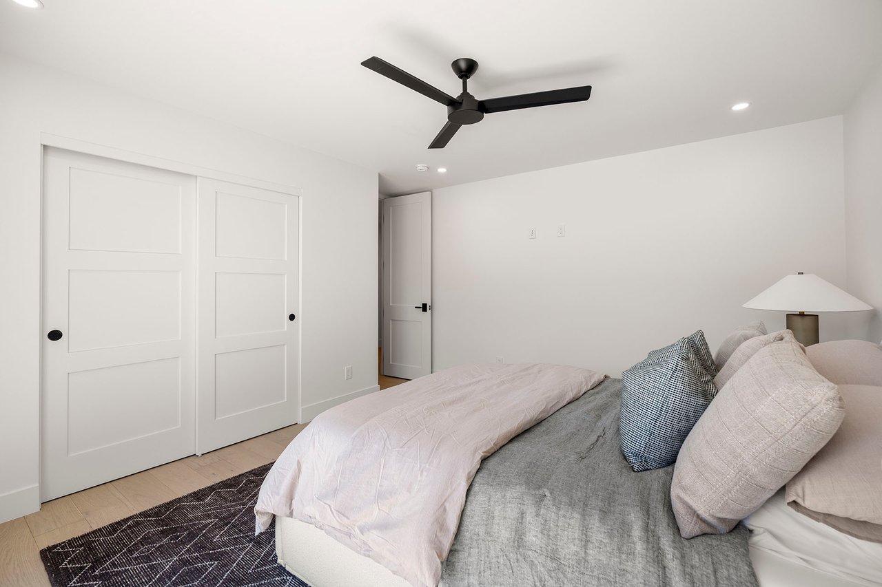 3500 E LINCOLN Drive 26