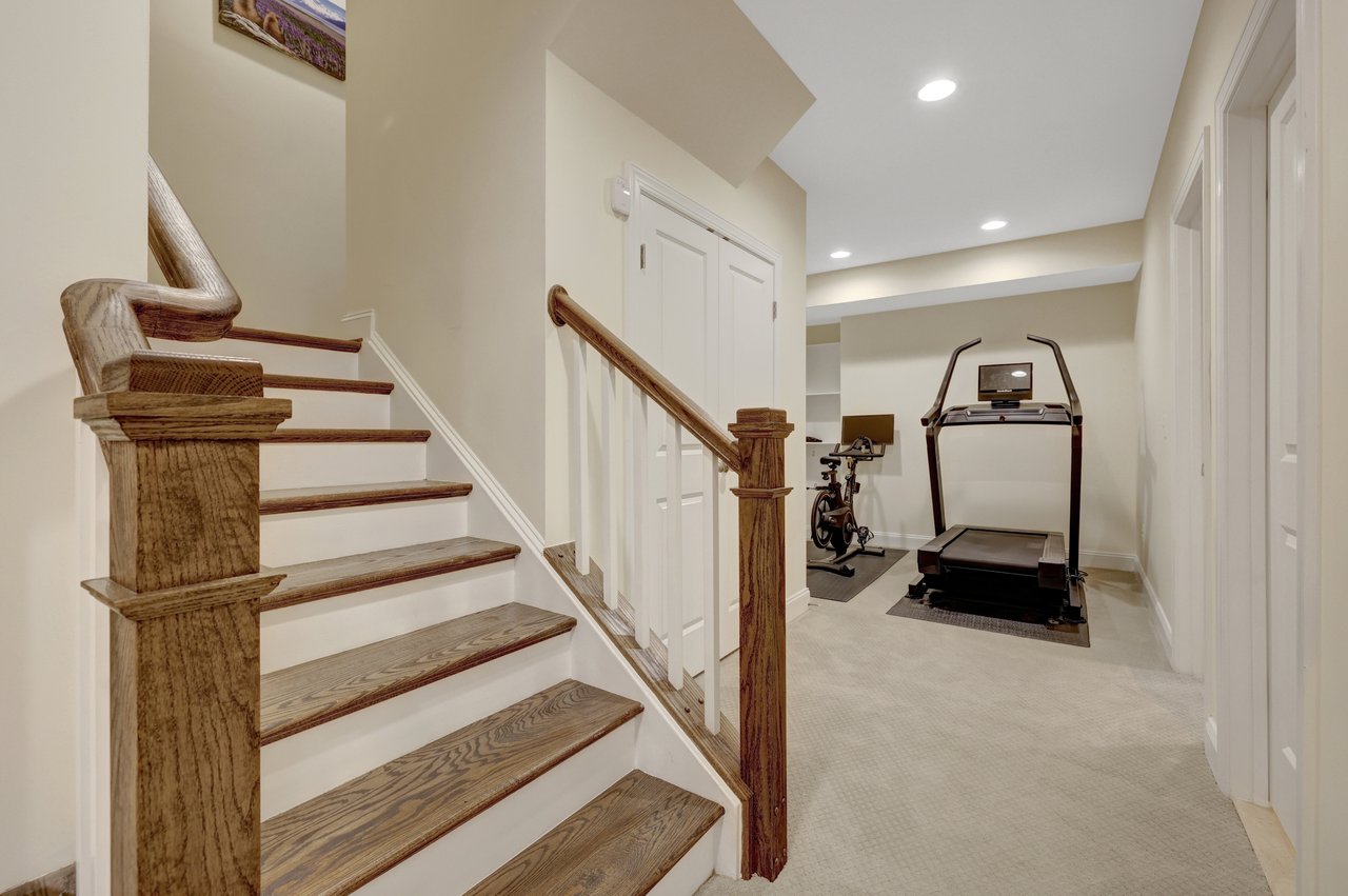 300 Jade Ct NW