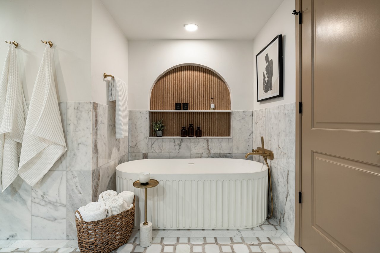 6803 E MAIN Street, 5511