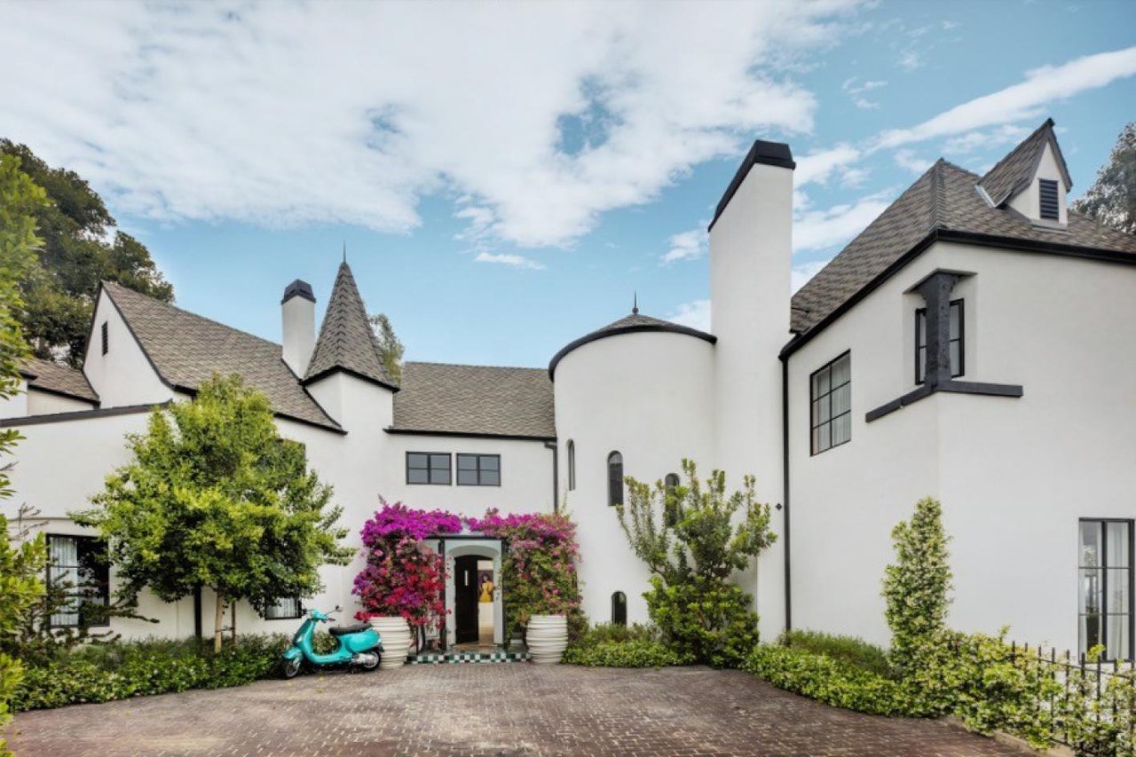 8170 Laurel View Dr
