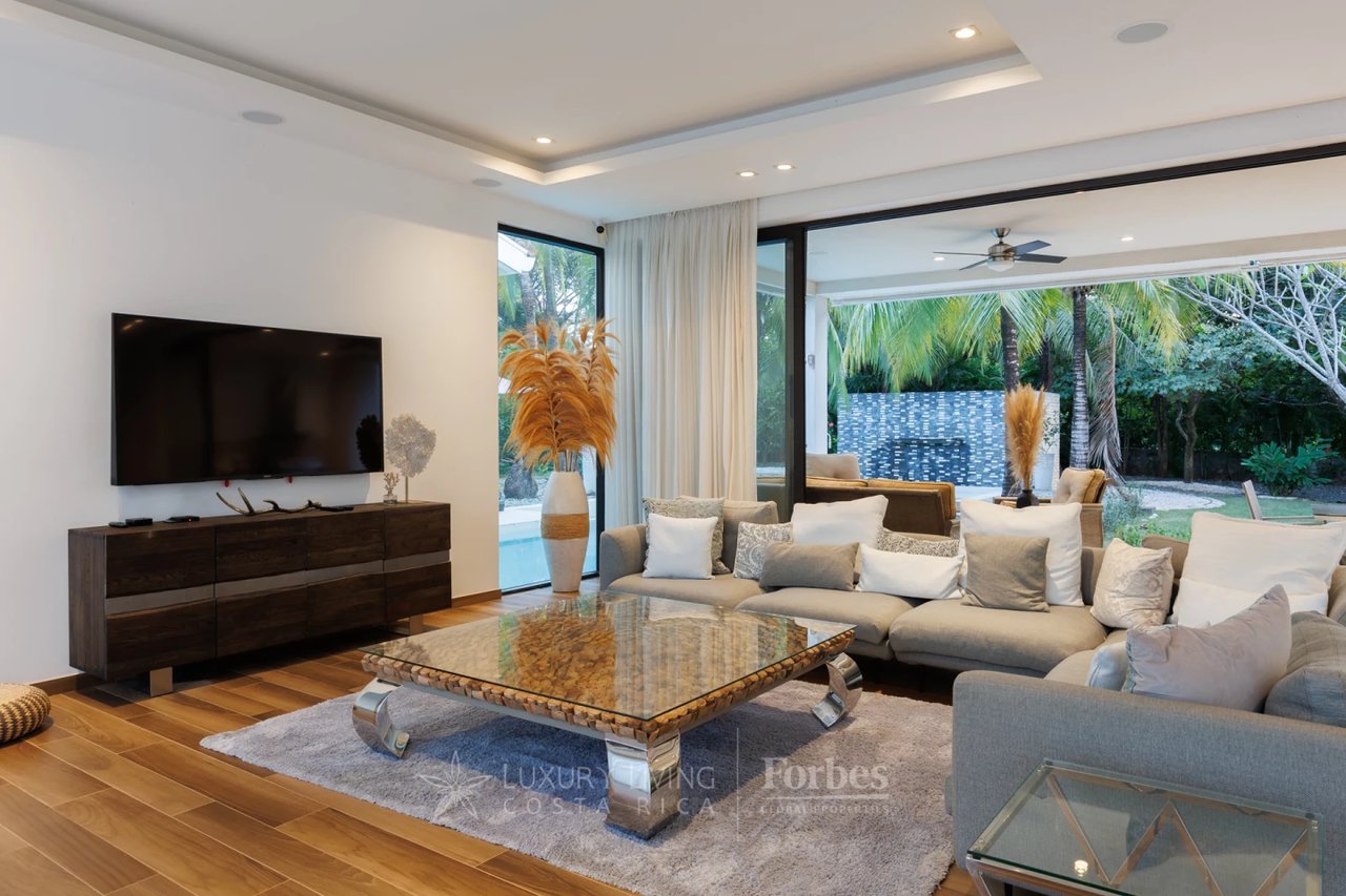 20166 - Paradise Estate: 4-Bedroom Villa with Spa & Pool in Pinilla