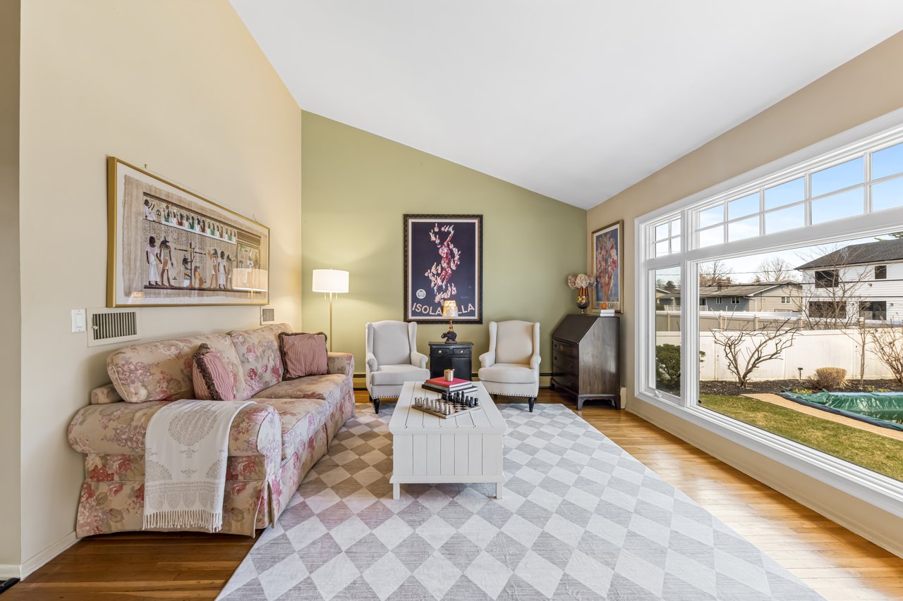 22 Delaware Ave in West Birchwood