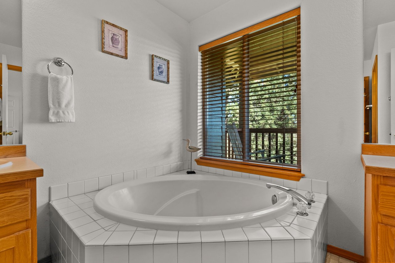 1044 Golden Pheasant Dr. 