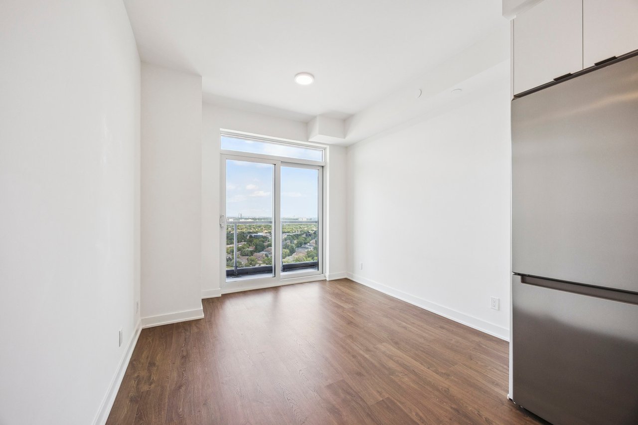 50 Upper Mall Way #2109