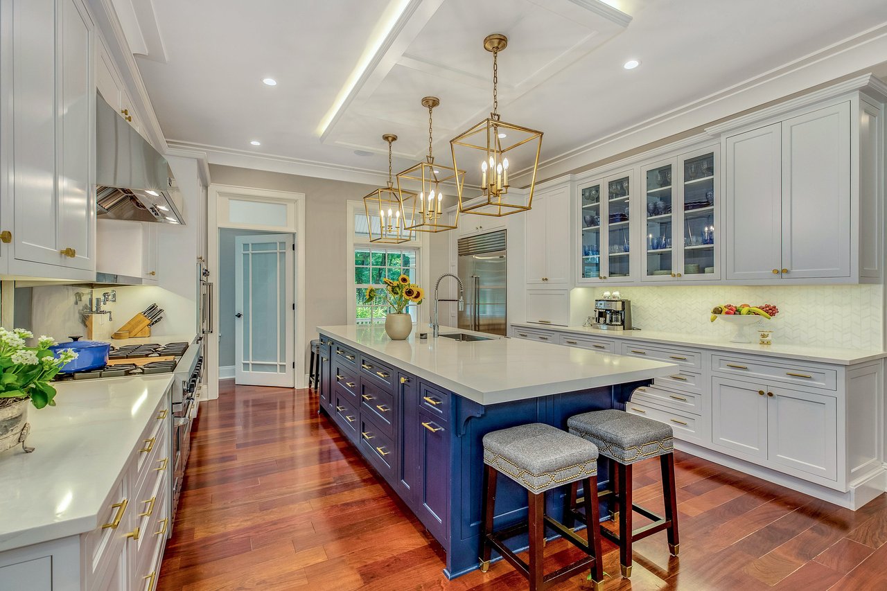 124 Brookville Lane, Glen Head