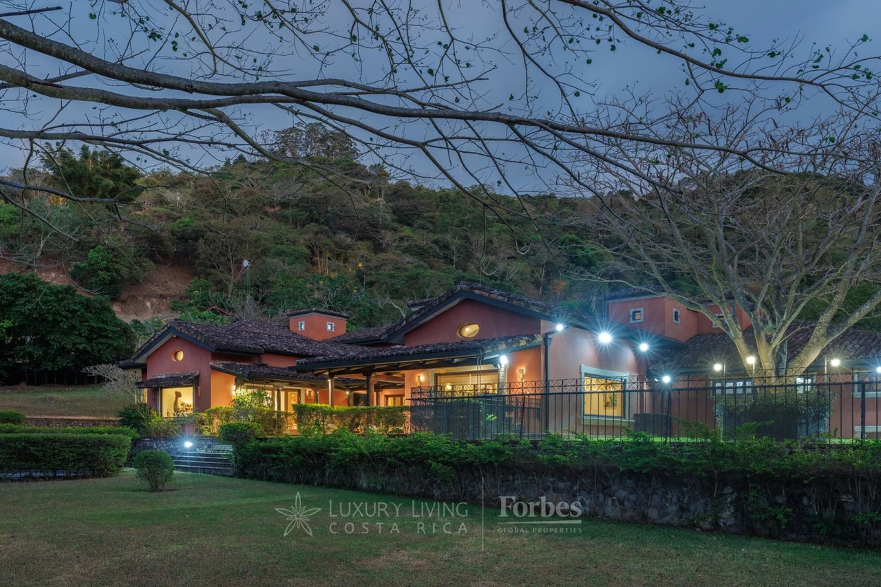 19759 - Architectural Hacienda Style Luxury Villa inTranquil Natural Oasis