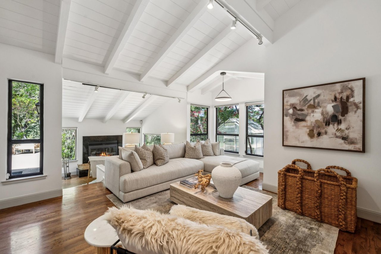 138 Bolivar LN