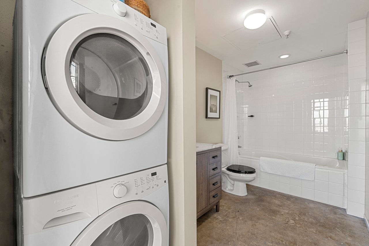 315 E 8th St Unit: 1004