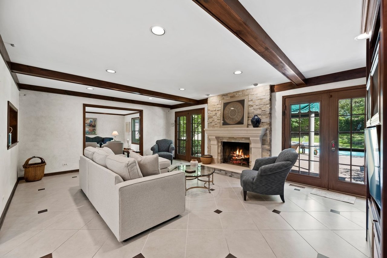 2345 Iroquois Dr
