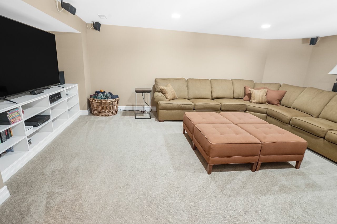 12172 Woodline