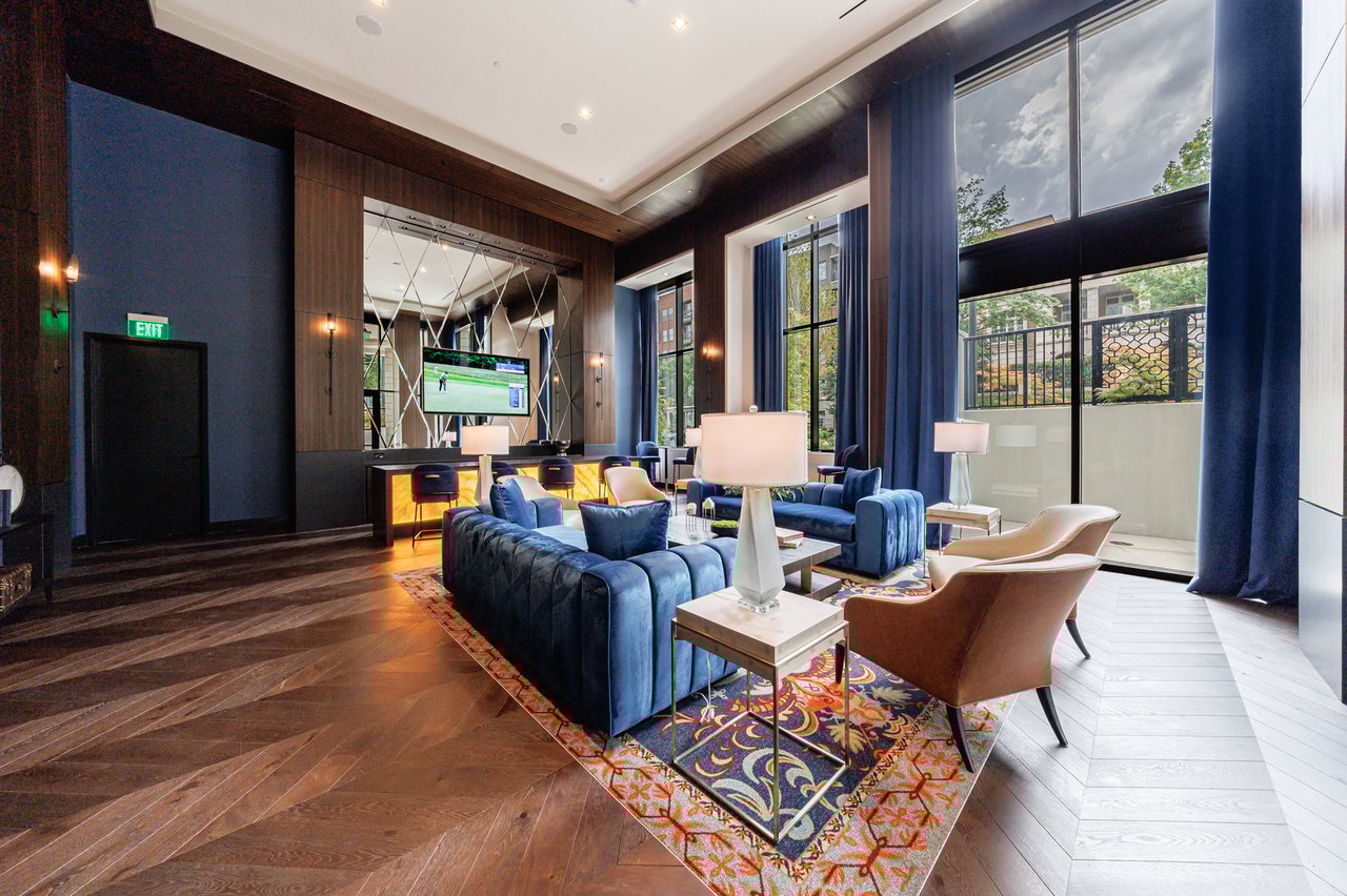 2425 Peachtree Road Unit 1806