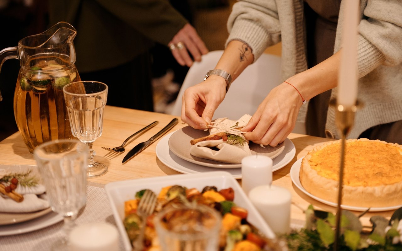 5 Tips For An Easier Thanksgiving Cleanup If You're Hosting For the First Time