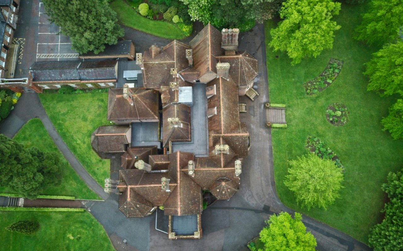 Montrose Manor