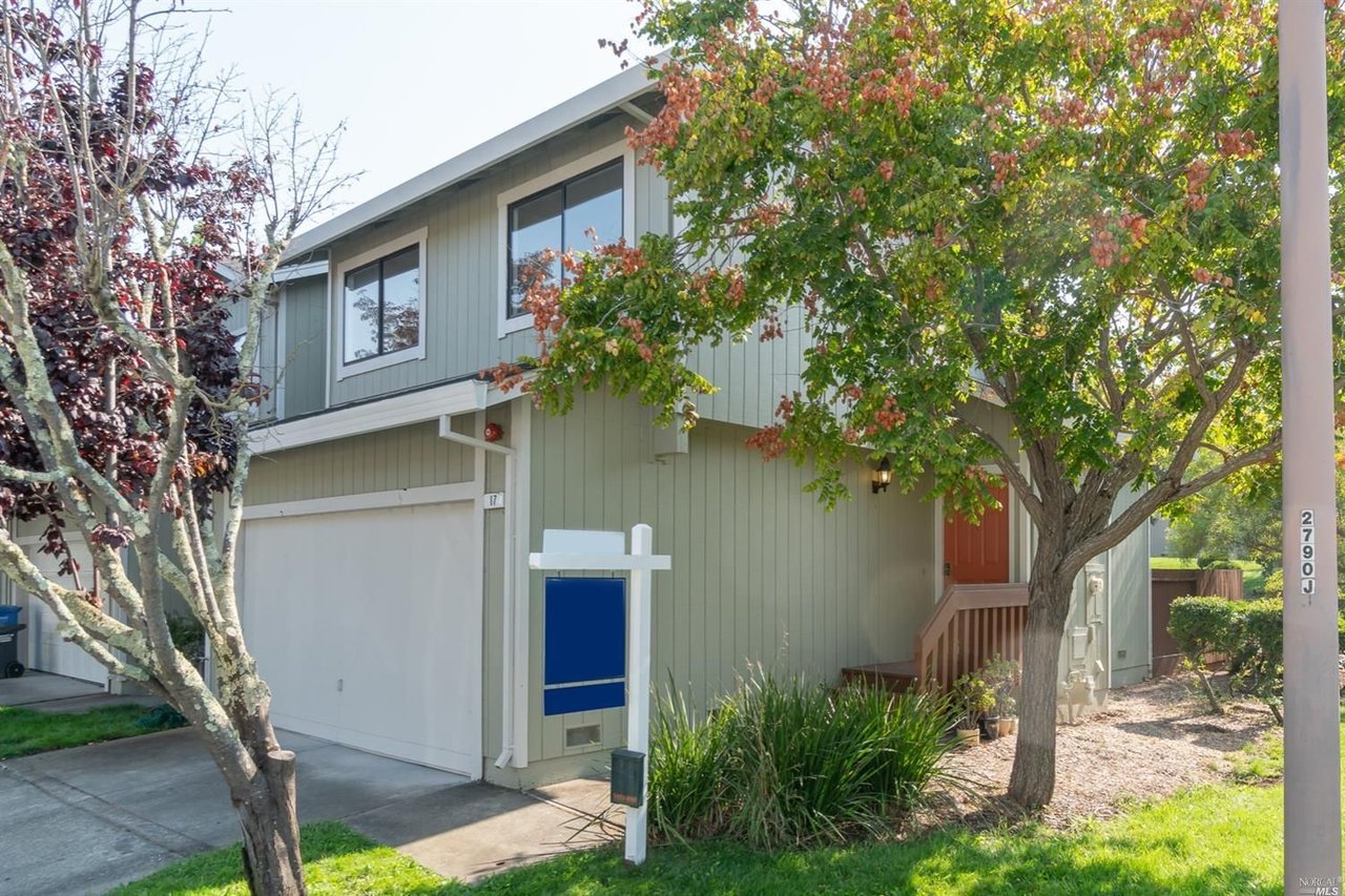 17 Cedarwood Ln