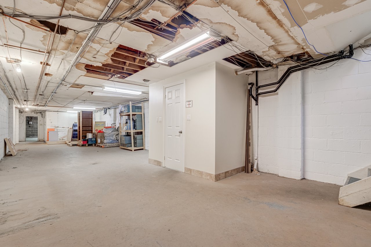 Commercial Property On Bloor St W - The Kingsway 