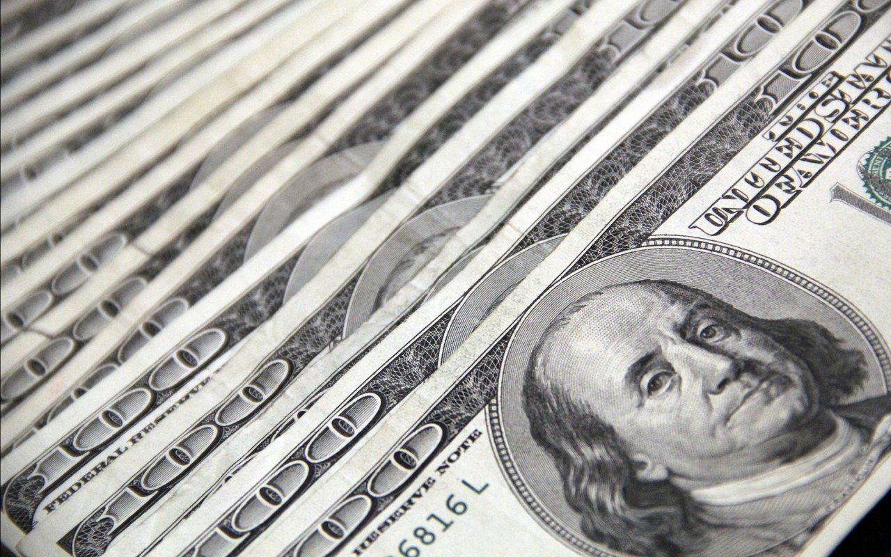 Strength of the Economy Is Surprising the Experts