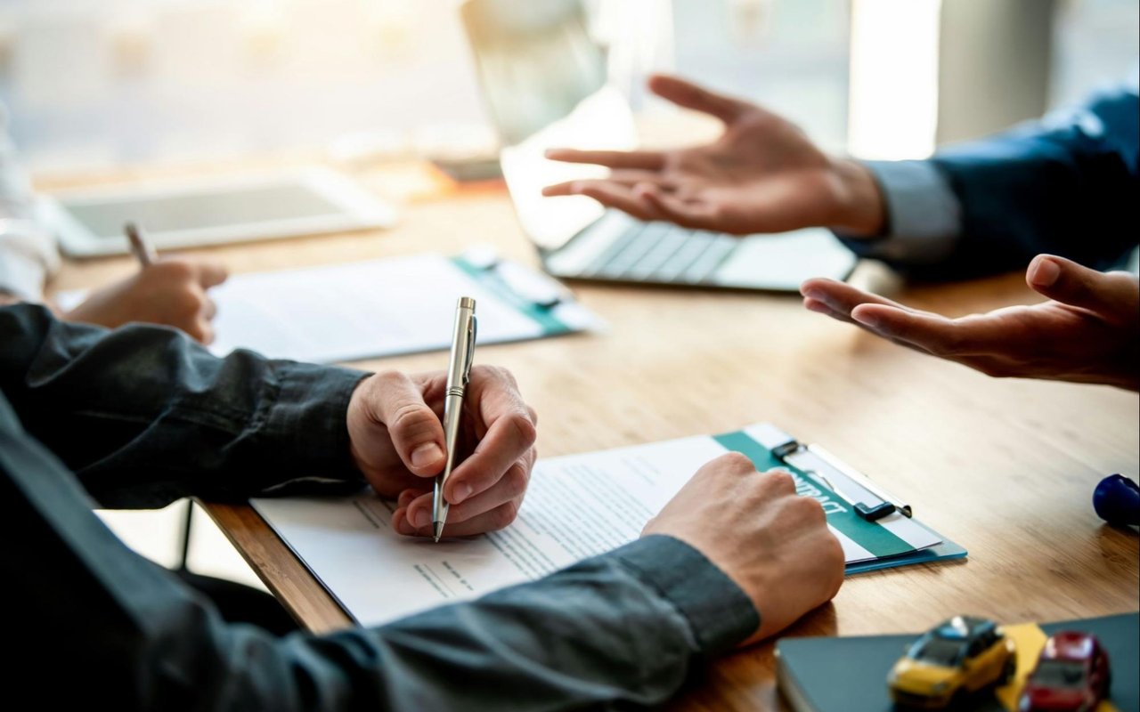 Tips for Handling Multiple Offers on Different Homes in Silver Lake