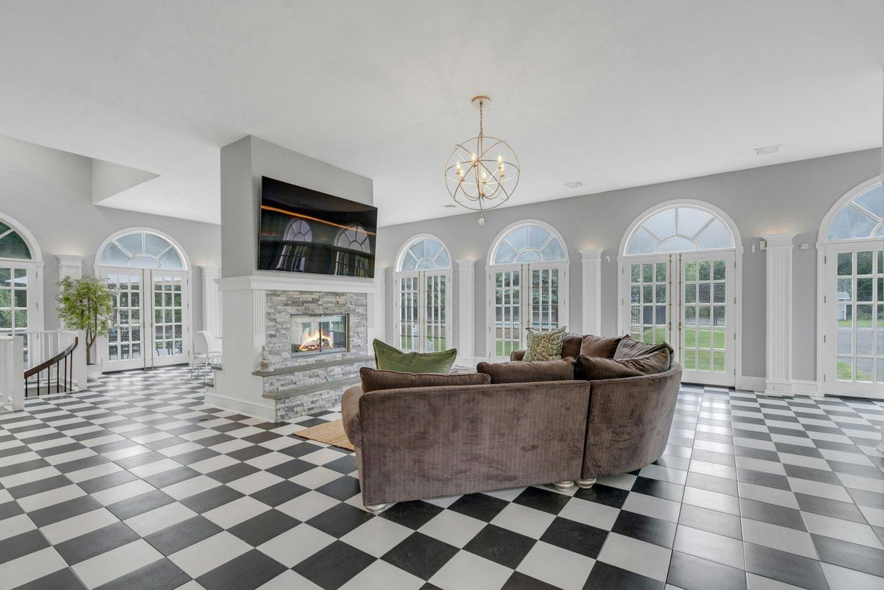 225 Glen Road