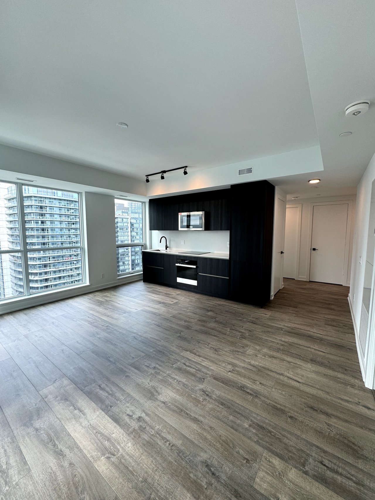 327 King St W Unit: 4105