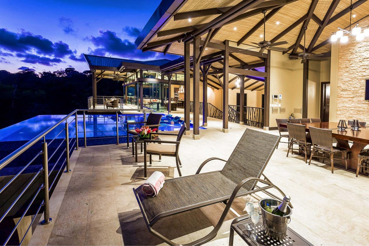 Walk to beach Vista Hermosa Estate Lucrative Contemporary Estate