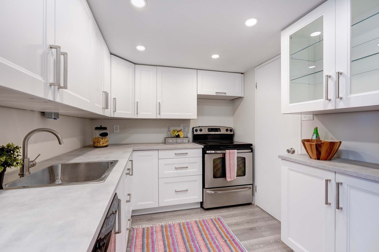 65 Scadding Ave, #810
