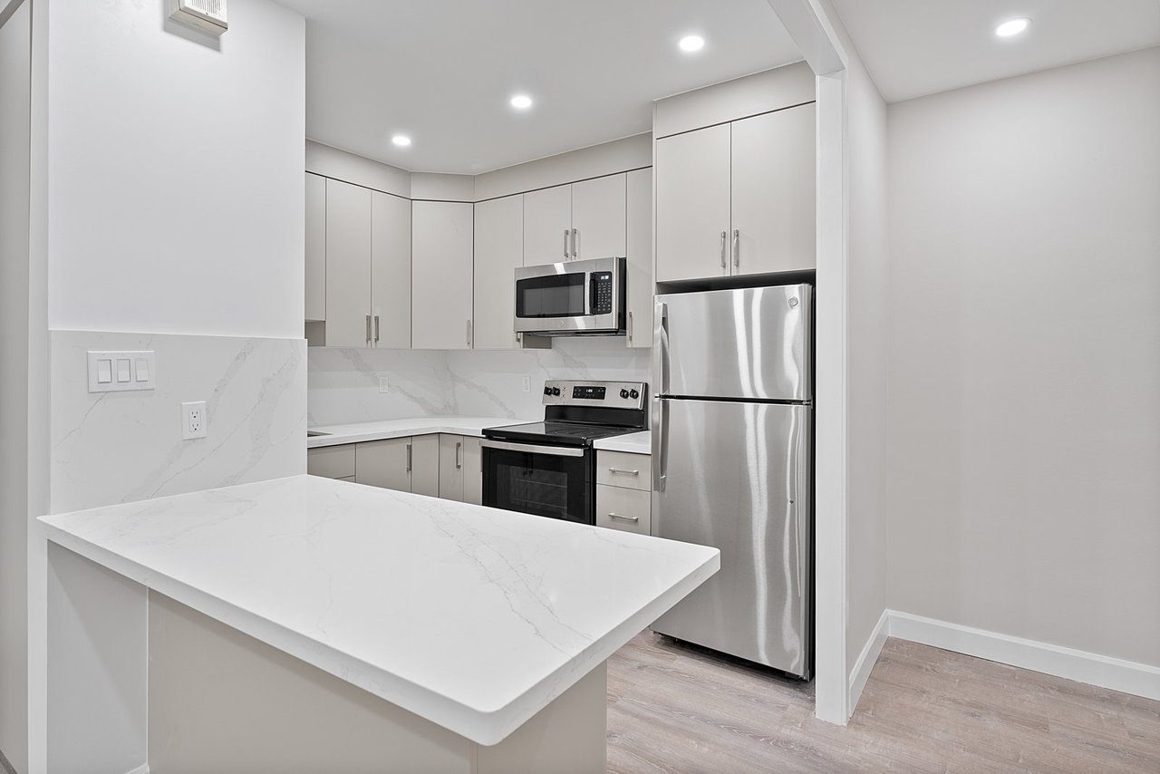 24 Shallmar Blvd Unit: 305