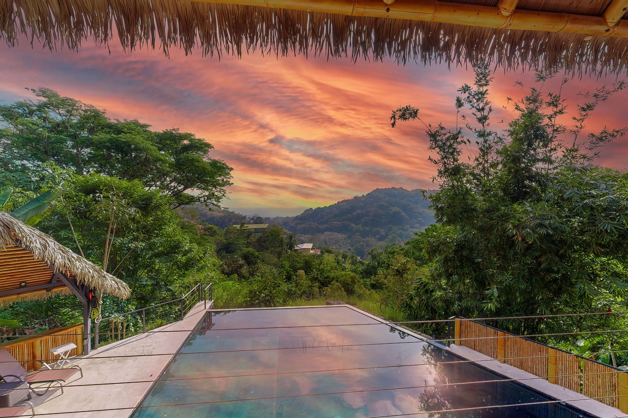 Villa Flor de La Vida, a Luxury 4 Bedroom Ocean View Home in Dominical!