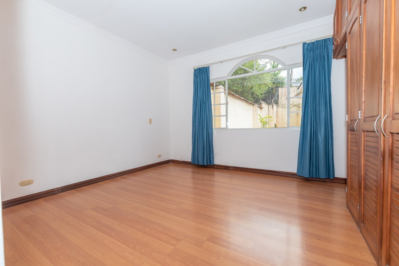 Colonial Gated Community Villa, Curridabat, San Jose