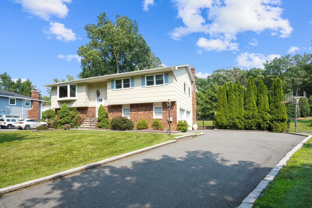 4 Kentwood Rd
