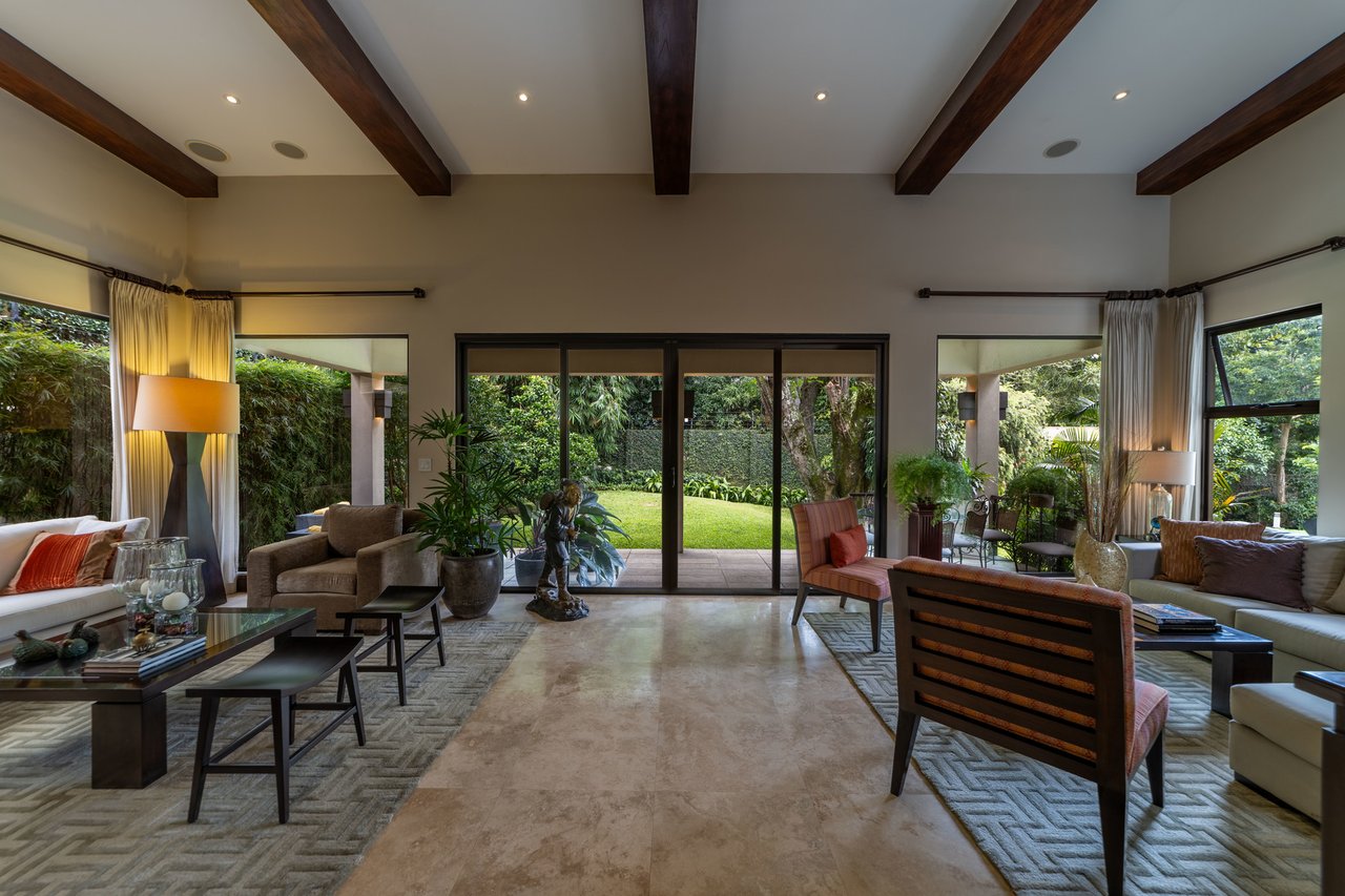 City Family Home, Escazu, San Jose