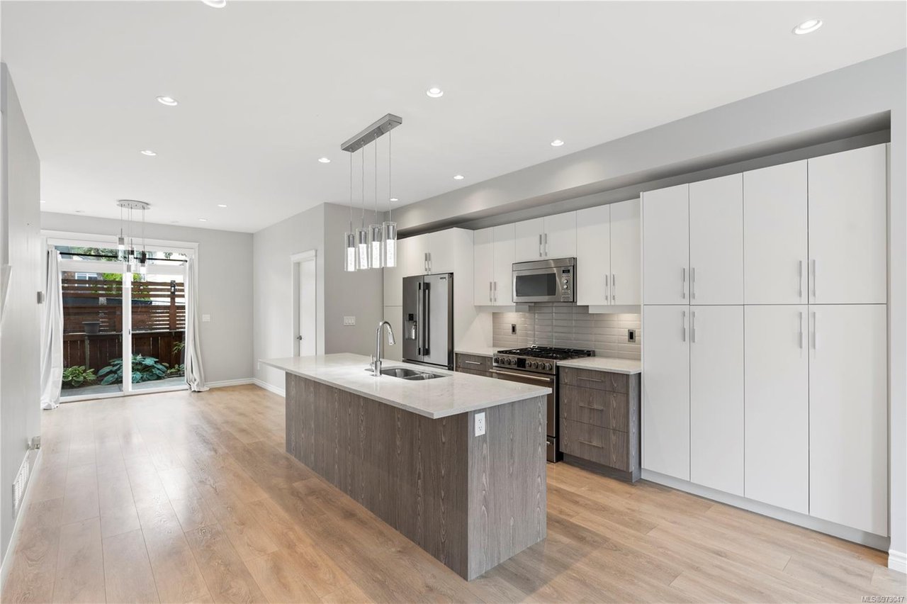 921 Whirlaway Cres