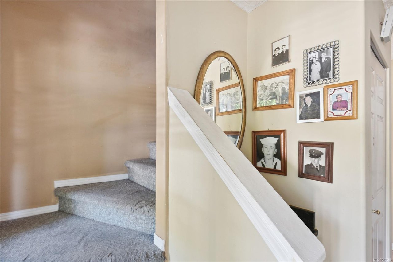 305 Lake Park Rd, Lake Cowichan