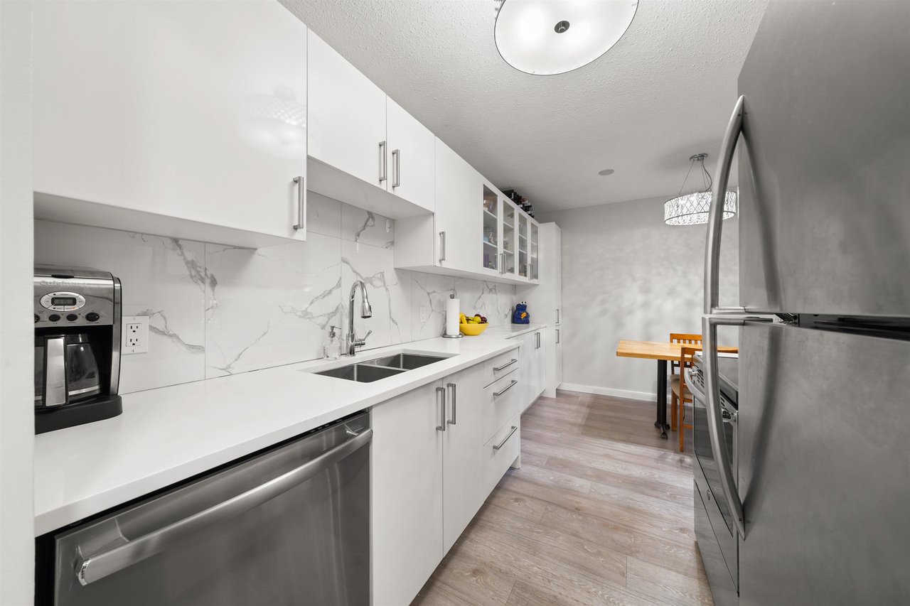 317-371 Ellesmere Ave