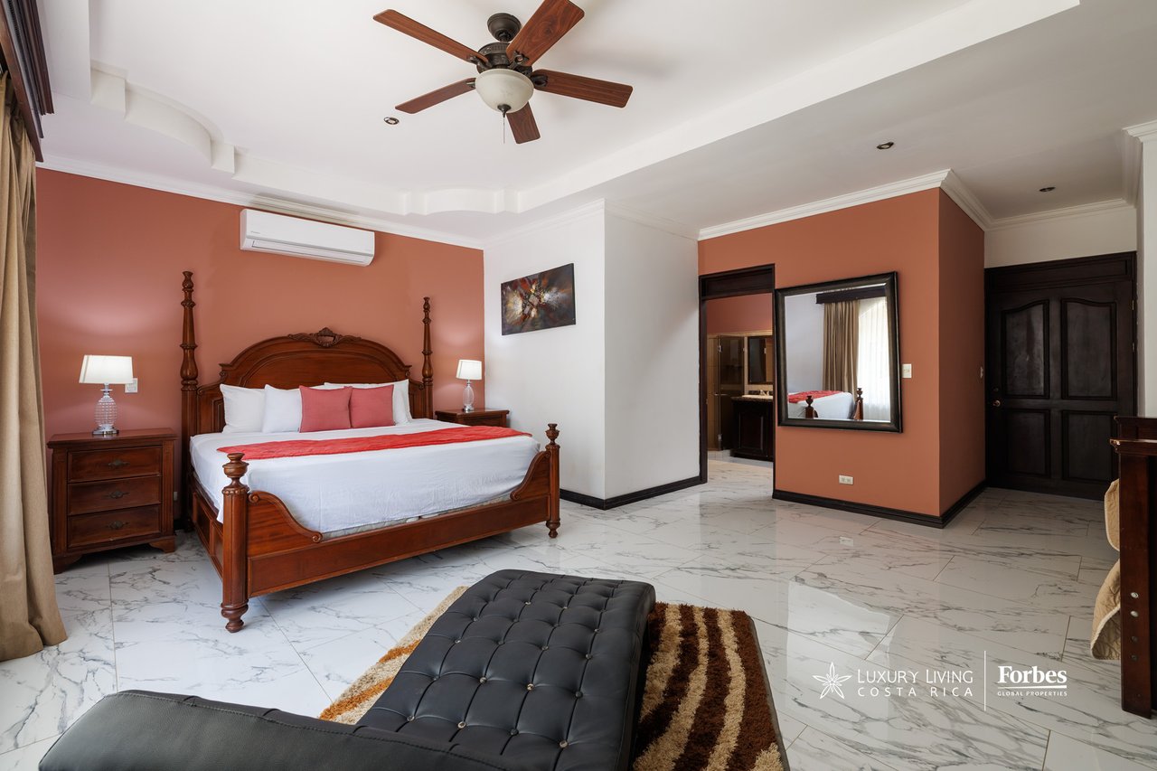 21455 - Remodeled Residence, 10 bedrooms, Near Marina Los Sueños with Views