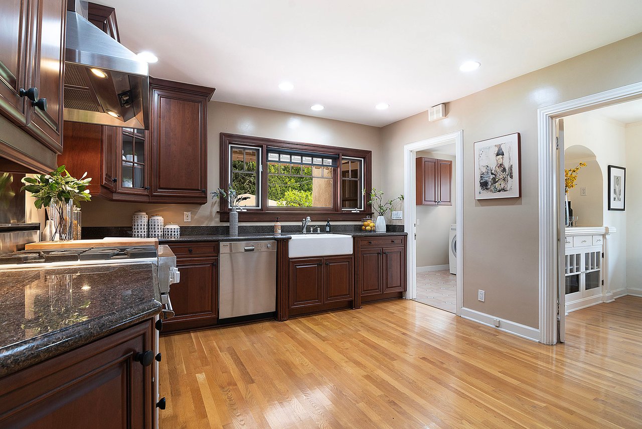 616 Lillian Way
