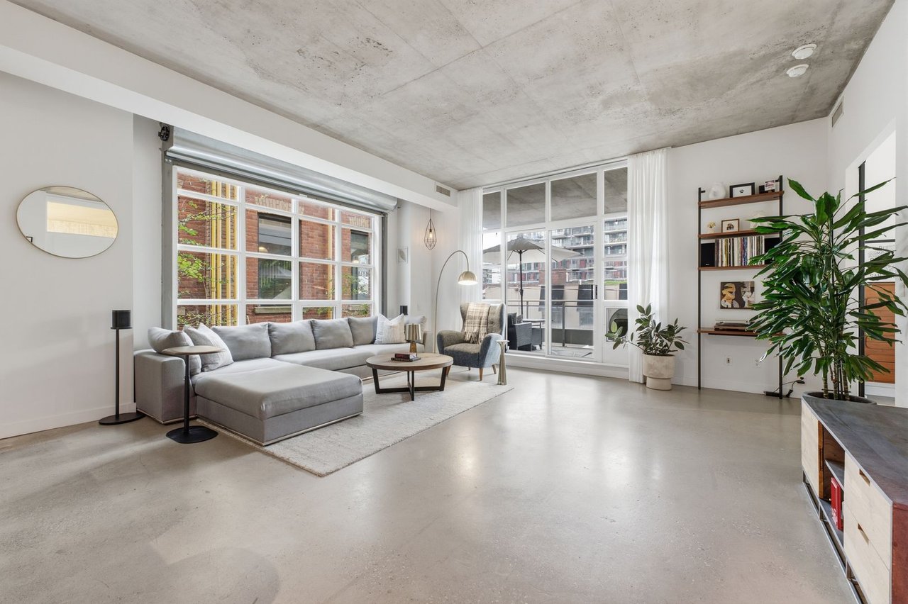 19 Brant St 204