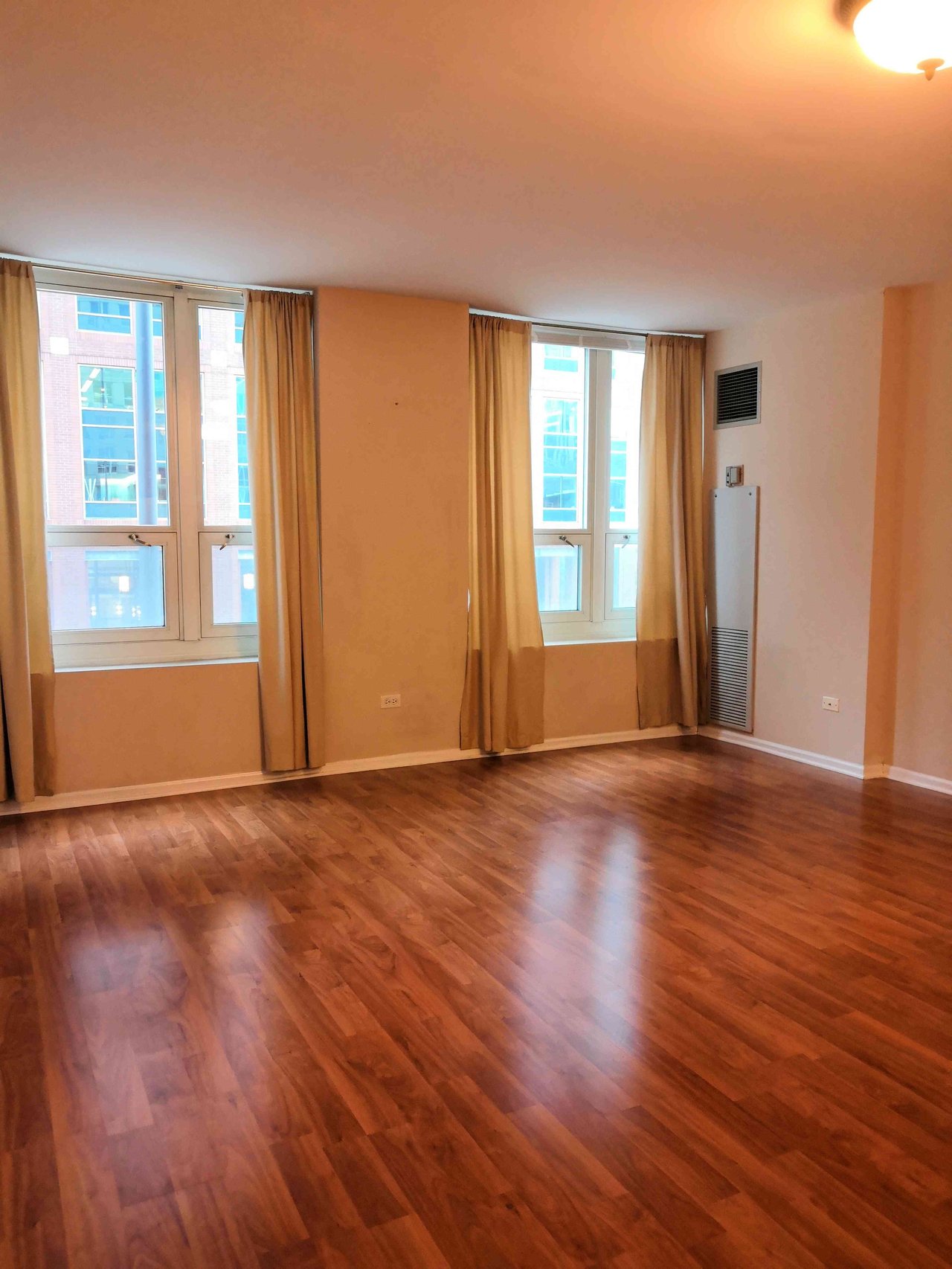 345 N LA SALLE Drive Unit: 209