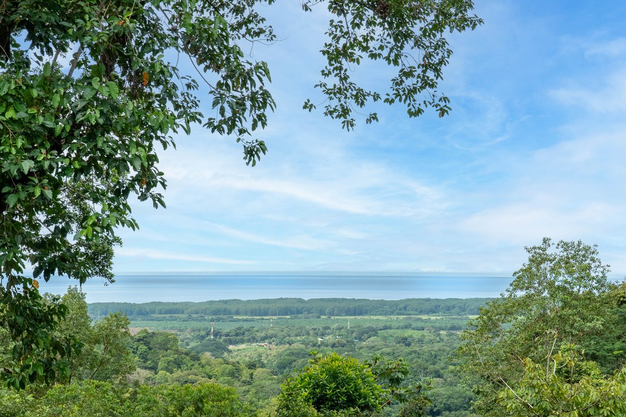 Casa Tucán, Ocean View Villa with Private Trail to River & Waterfalls