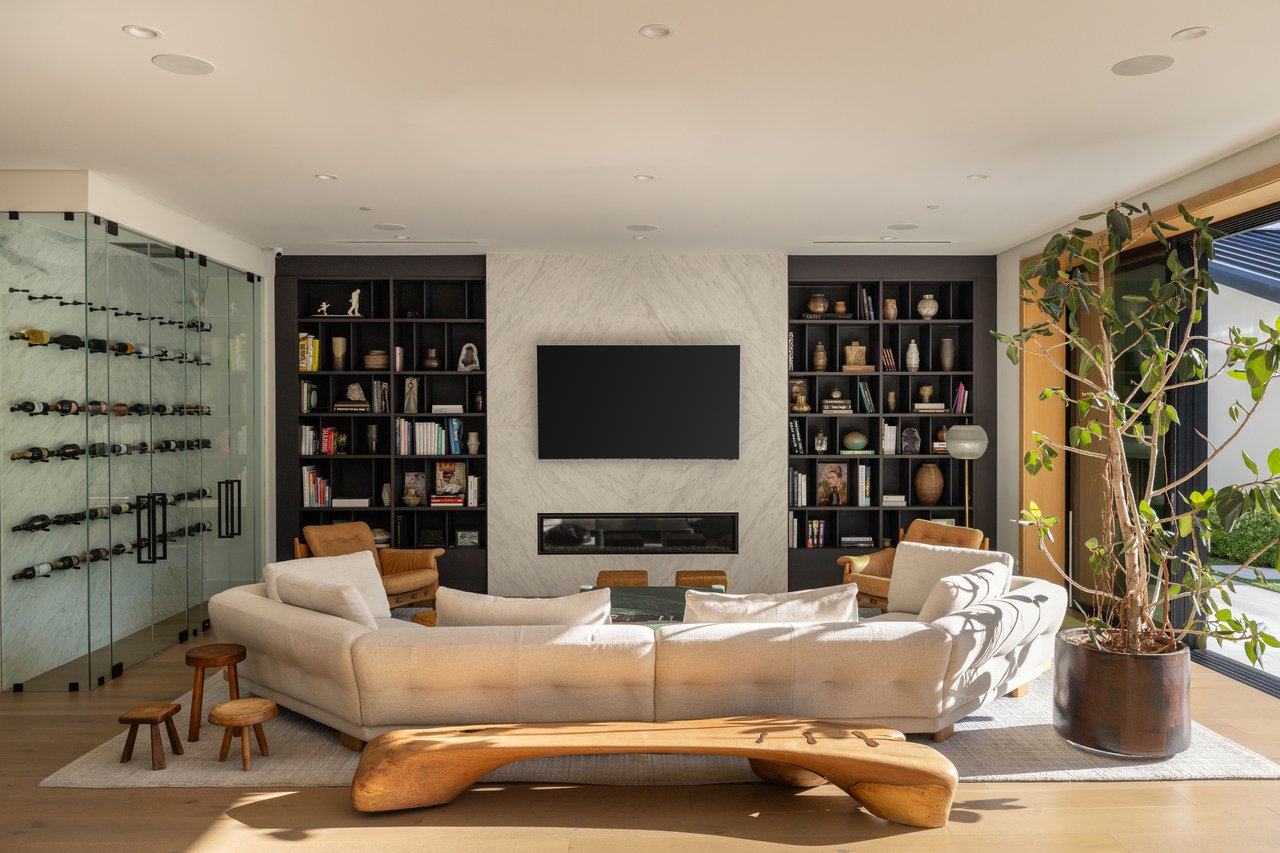 455 N Bundy Dr, Brentwood