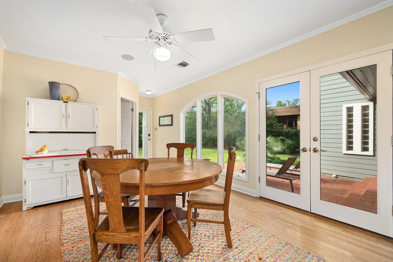 1311 Kent Lane