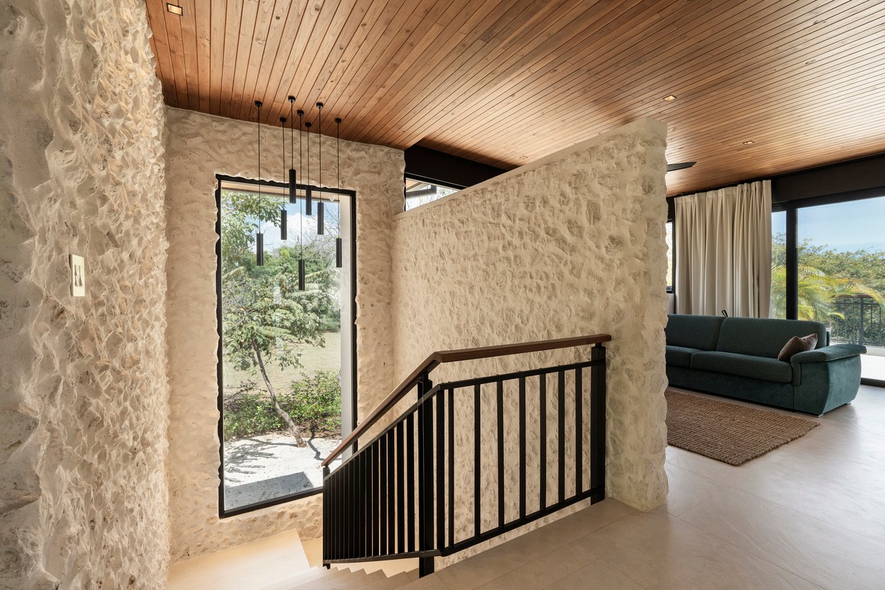 Villa Solana: Modern Luxury Steps from Playa Mansita in Hacienda Pinilla