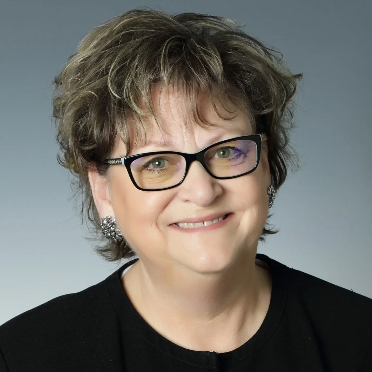 Cindy Baker Atchison, KS Real Estate Agent Headshot