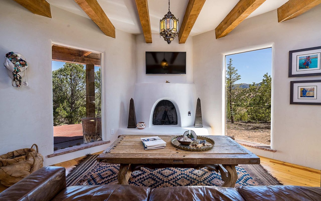 Santa Fe Real Estate Market 2025: What Home Can Your Budget Can Buy? cover