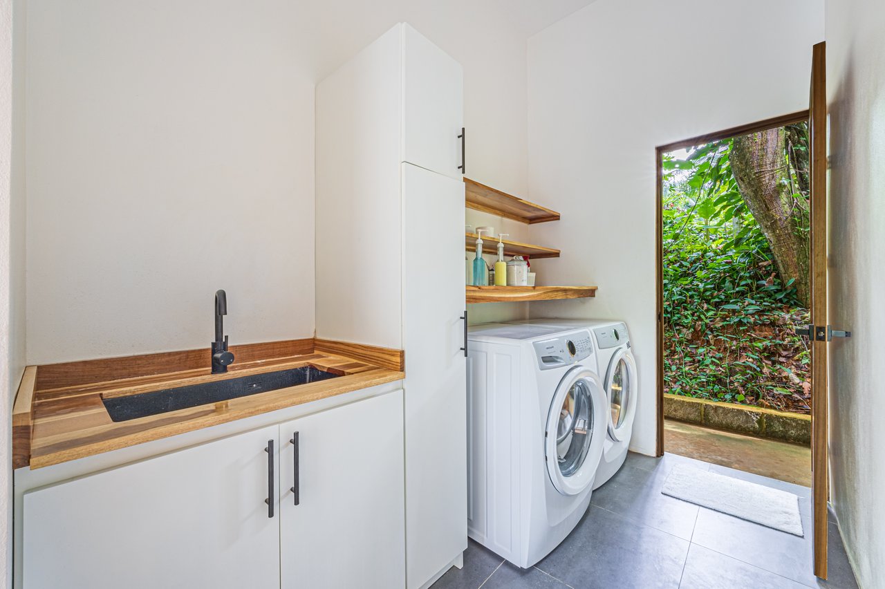 CASA PALMA VERDE – 3 Bedroom & 3 Bathroom Home with Bathtub, Big Pool and Extra Building Site – 0.72 Acres