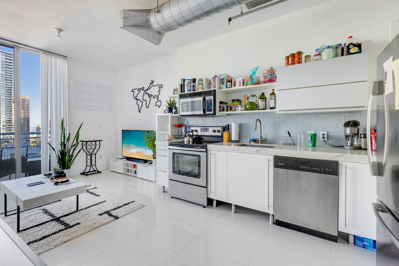 690 SW 1st #2308 Miami FL-33130