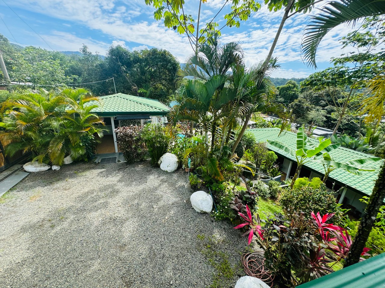 Downtown Uvita Commercial Room Rentals with Restaurant