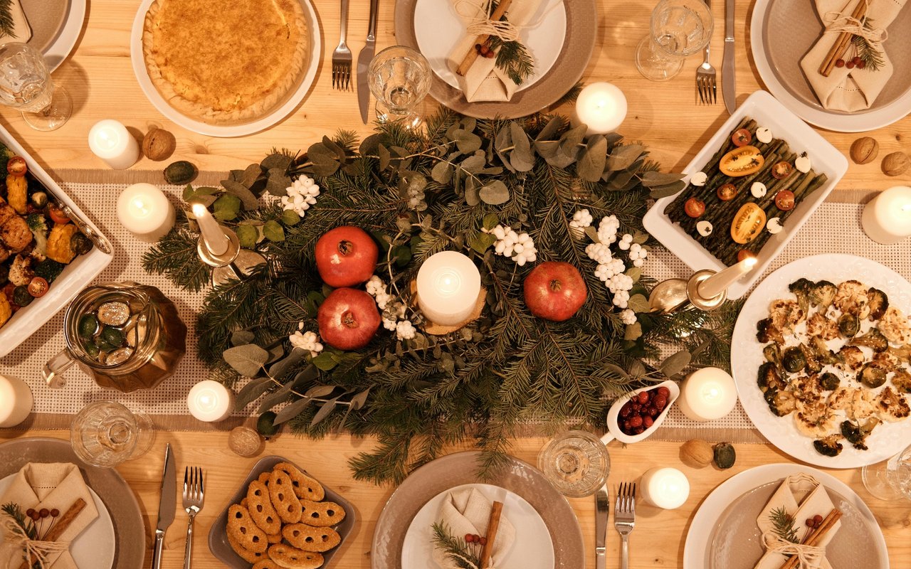 Setting a Festive Holiday Table