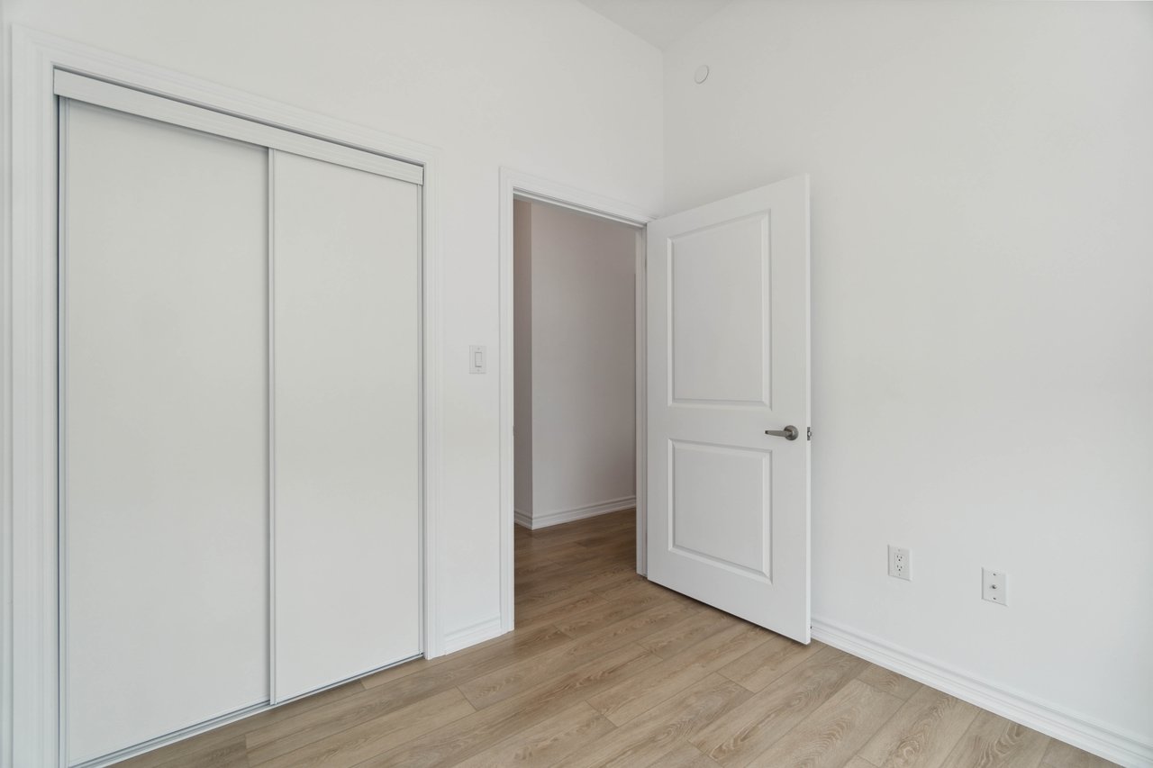 460 Dundas Street E Unit: 121